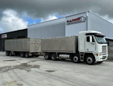 IMG 1104 440x333 - 2003 Freightliner Argosy Truck & Trailer bulk unit