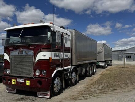 12 440x333 - 2005 Kenworth K104 bulk unit