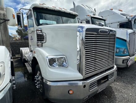 IMG 7341 440x333 - 2015 Freightliner Coronado