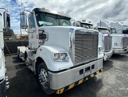 IMG 7348 440x333 - 2015 Freightliner Coronado