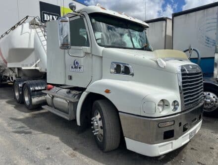 IMG 7359 440x333 - 2014 Freightliner Century