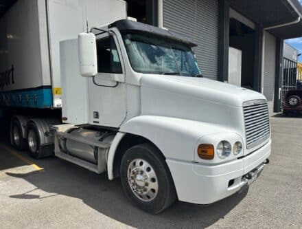 IMG 7374 440x333 - 2004 Freightliner Century