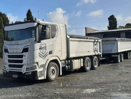 1000011866 440x333 - 2022 Scania R620 TRUCK AND TRAILER HARDOX BINS