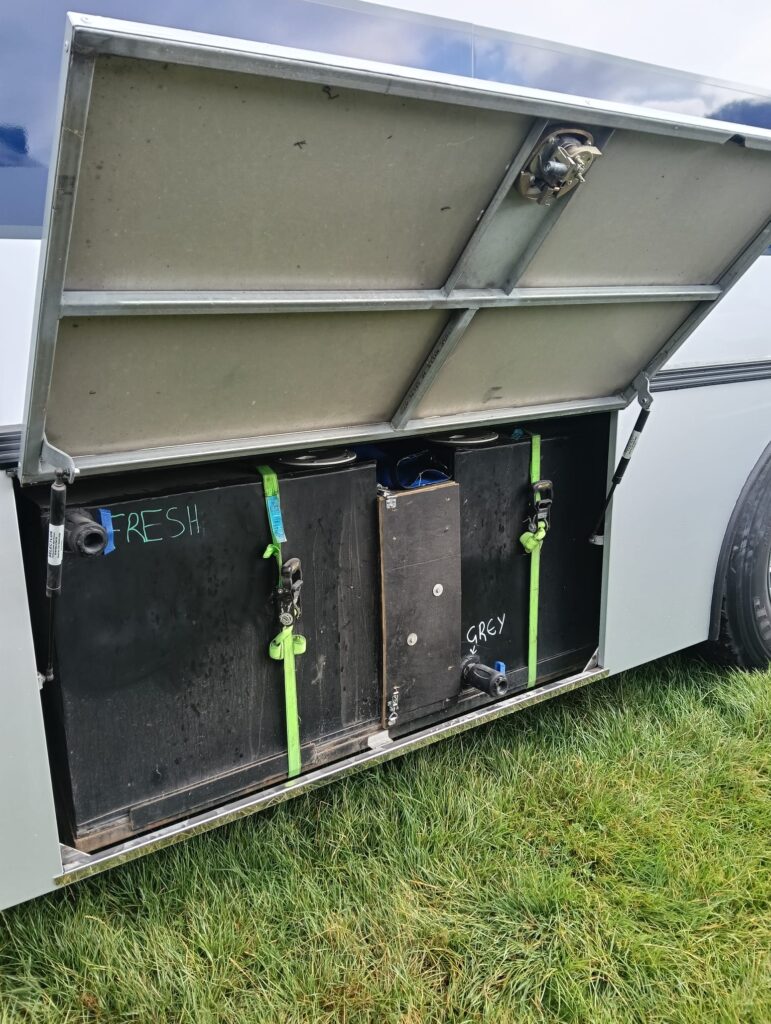 046a995a-0eeb-40cb-a56e-8f1df3481a47