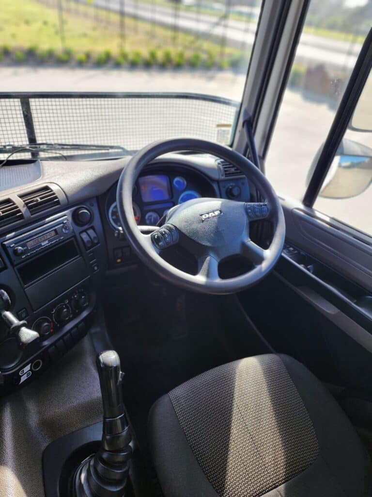 1df53094-bb0d-4940-9c02-74d1540e03ef