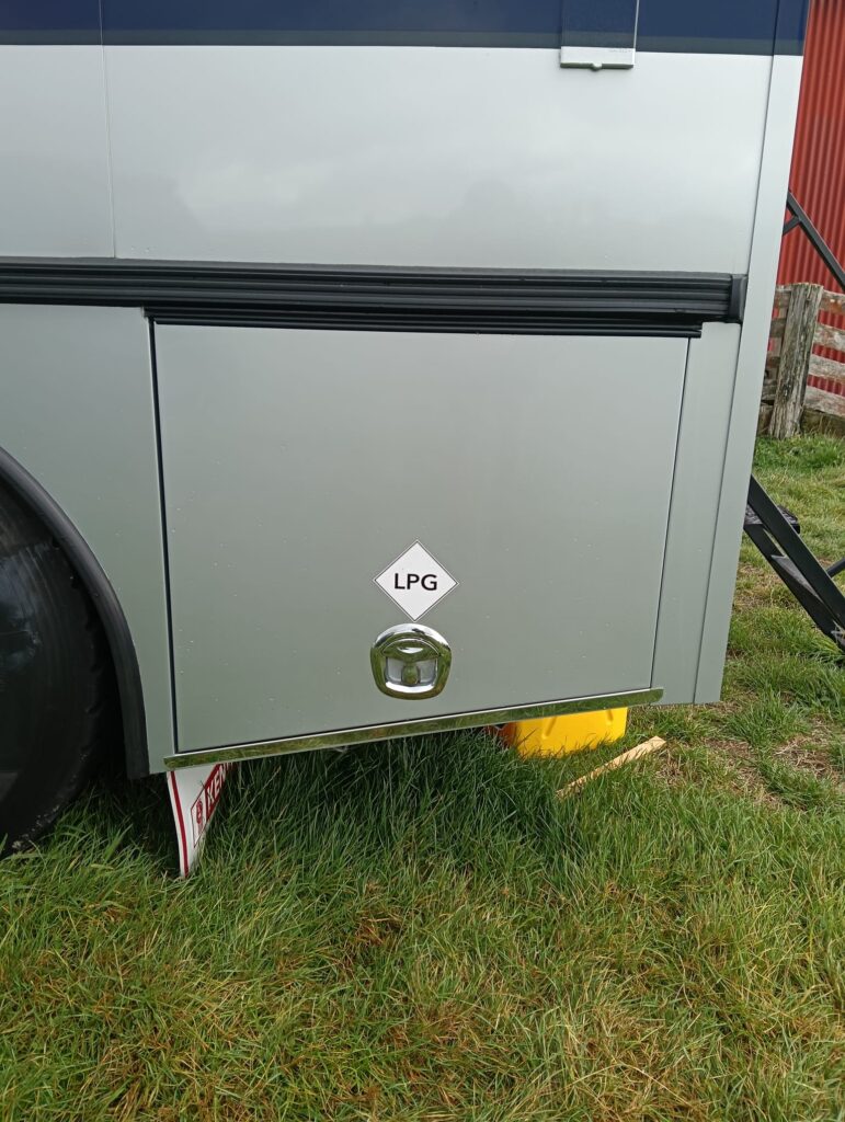 5e8872e4-f71c-4800-b7b4-0490097fa1f9