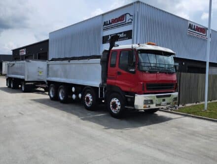 IMG 1437 440x333 - Isuzu tipper